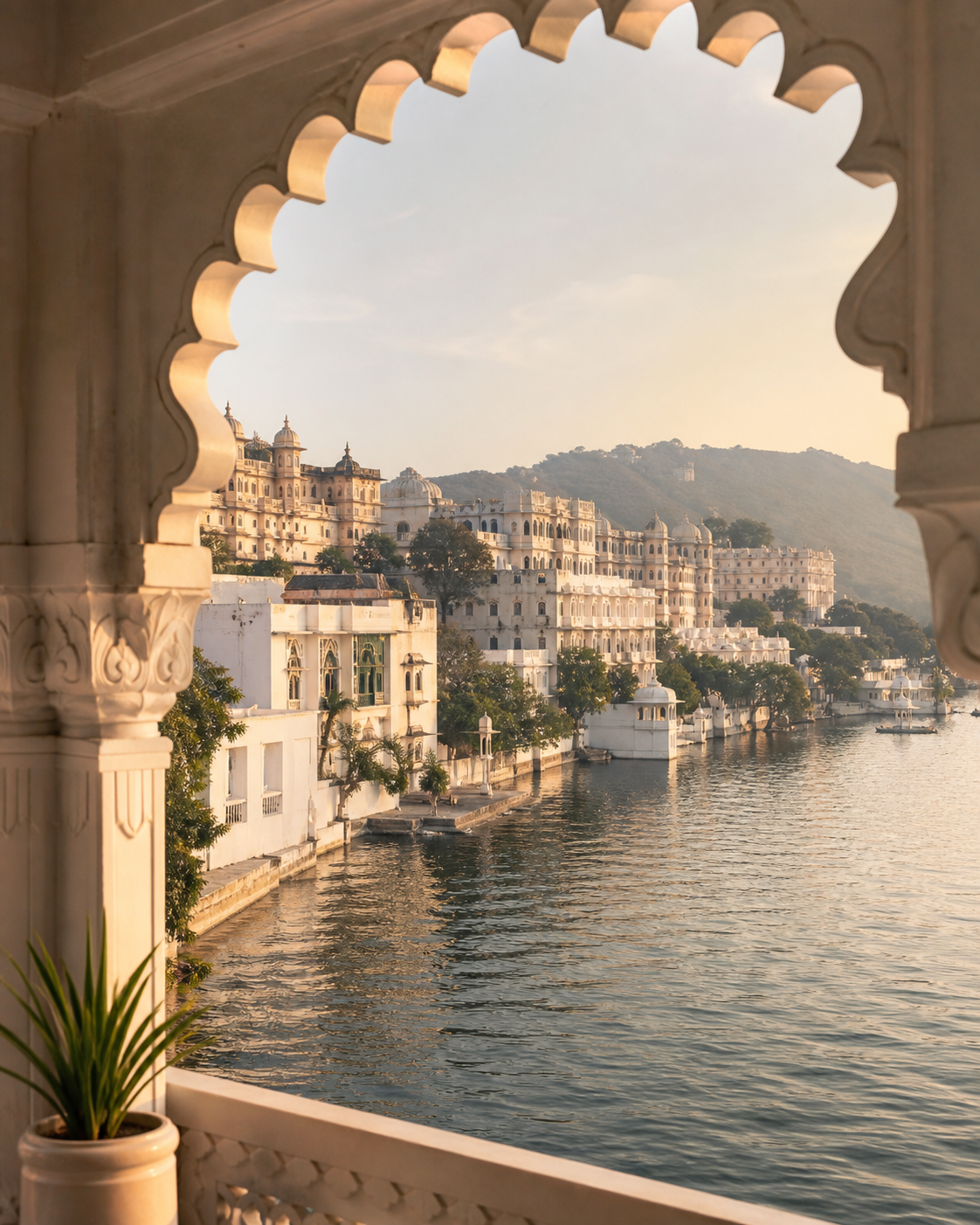 Udaipur lakes, palaces and Aravalli landscape